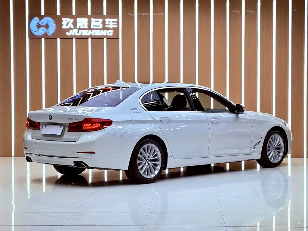 BMW 5 Series New Energy — миниатюра 18