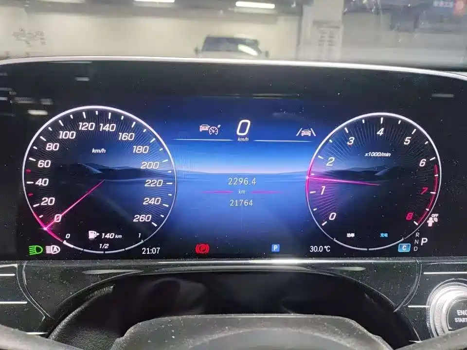Mercedes-Benz E-Class — миниатюра 7