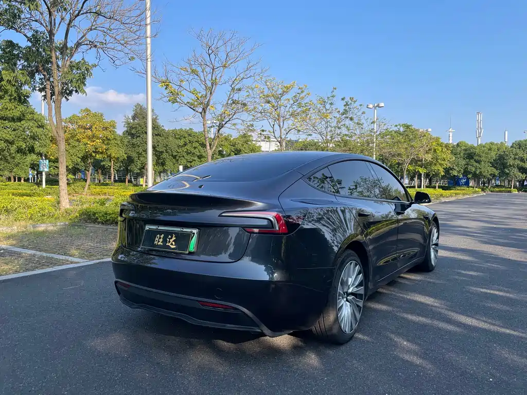 Tesla Model 3 — миниатюра 9