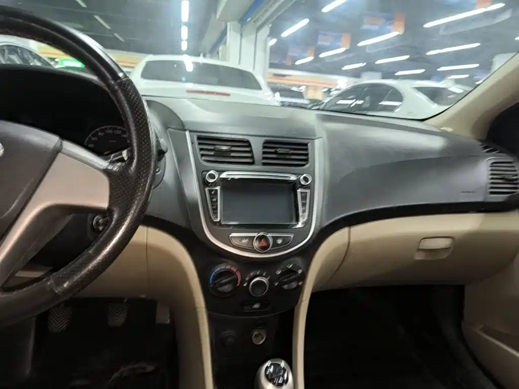 Hyundai Verna — миниатюра 13