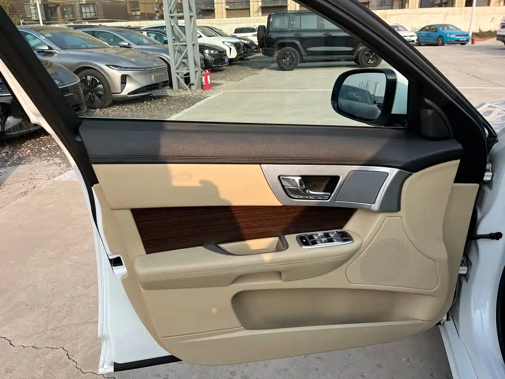 Jaguar XF — миниатюра 17
