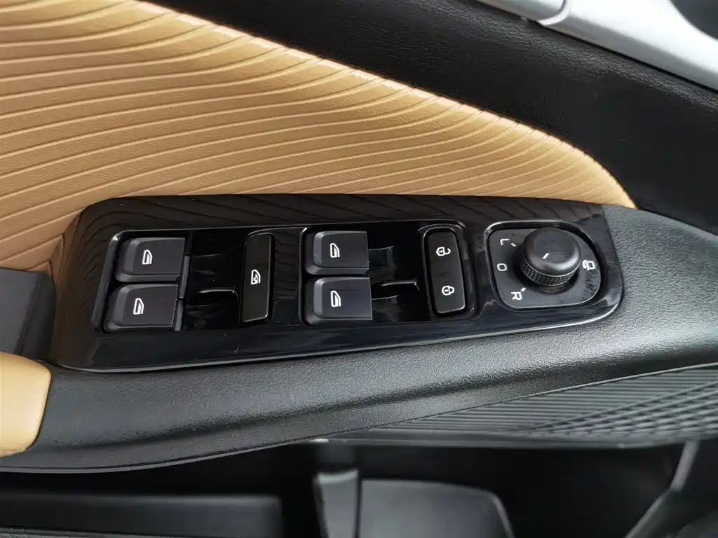Geely Emgrand 2025 4 1.5L CVT Flagship
