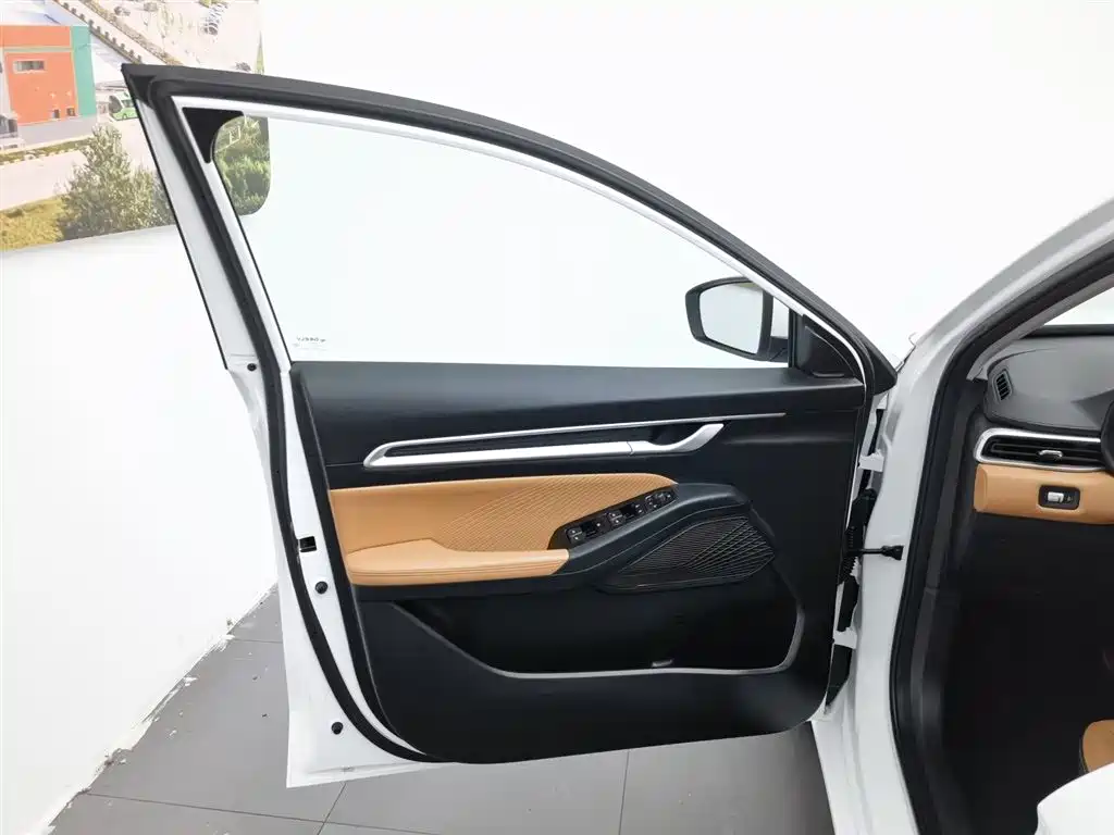 Geely Emgrand 2025 4 1.5L CVT Flagship