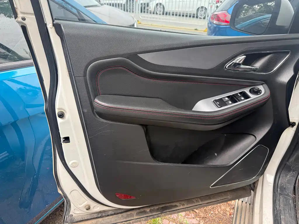 Baojun 560 2016 1.8L iAMT Luxury