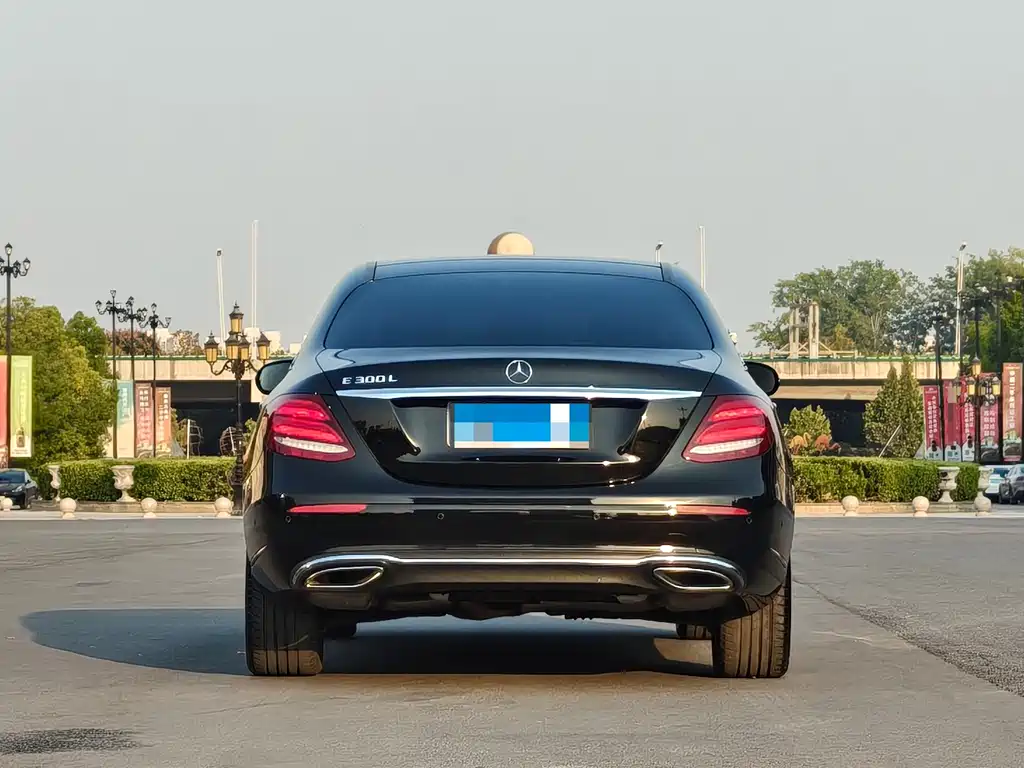 Mercedes-Benz E-Class — миниатюра 5