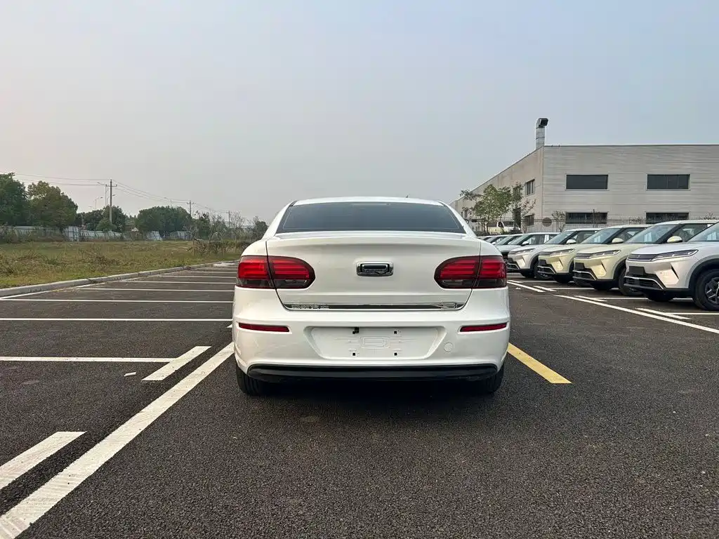 Qoros Qoros 3 — миниатюра 8