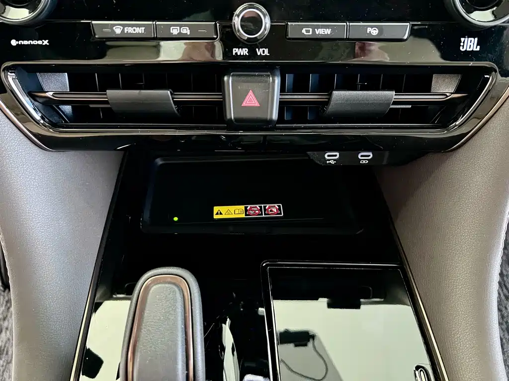 Toyota Alphard — миниатюра 18