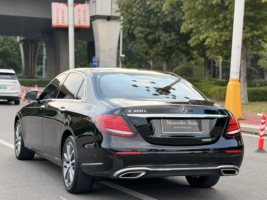Mercedes-Benz E-Class — миниатюра 4