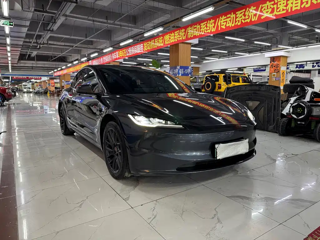 Tesla Model 3 — миниатюра 3