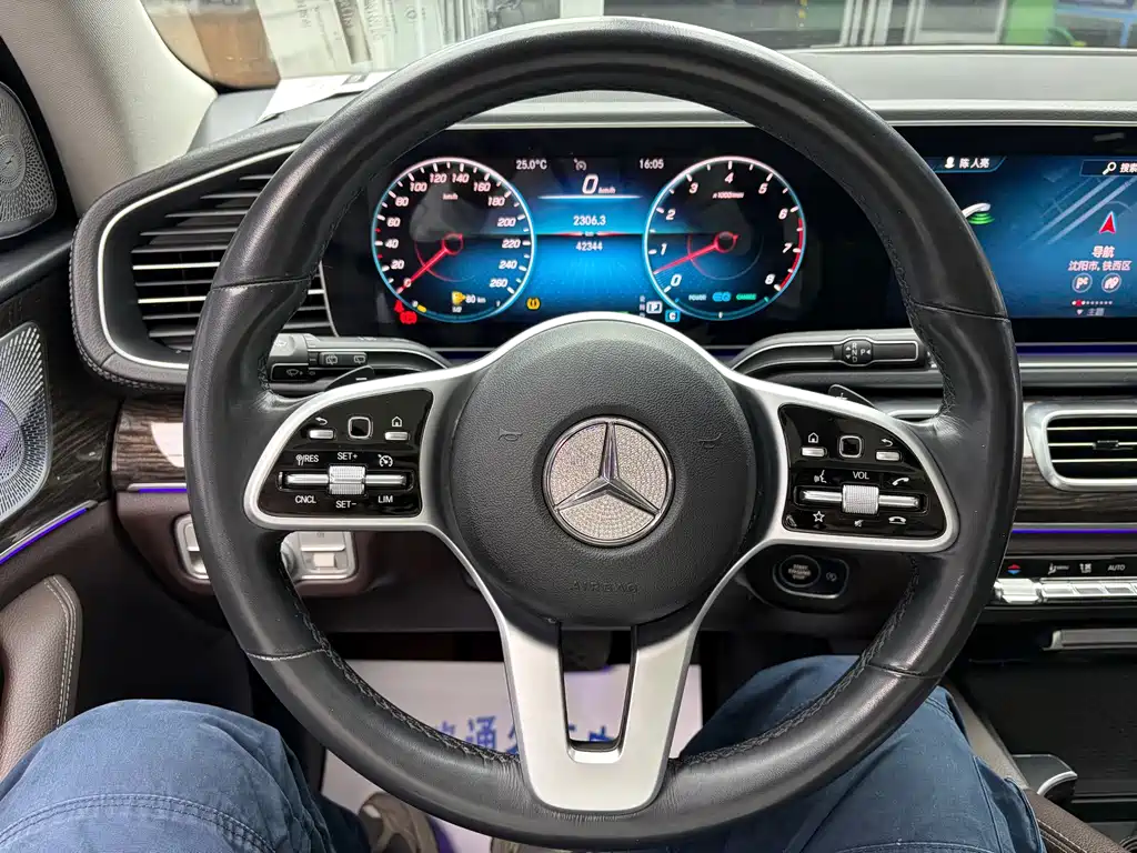 Mercedes-Benz GLS — миниатюра 10