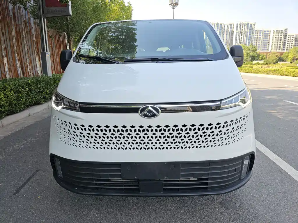 MAXUS V70 — миниатюра 2