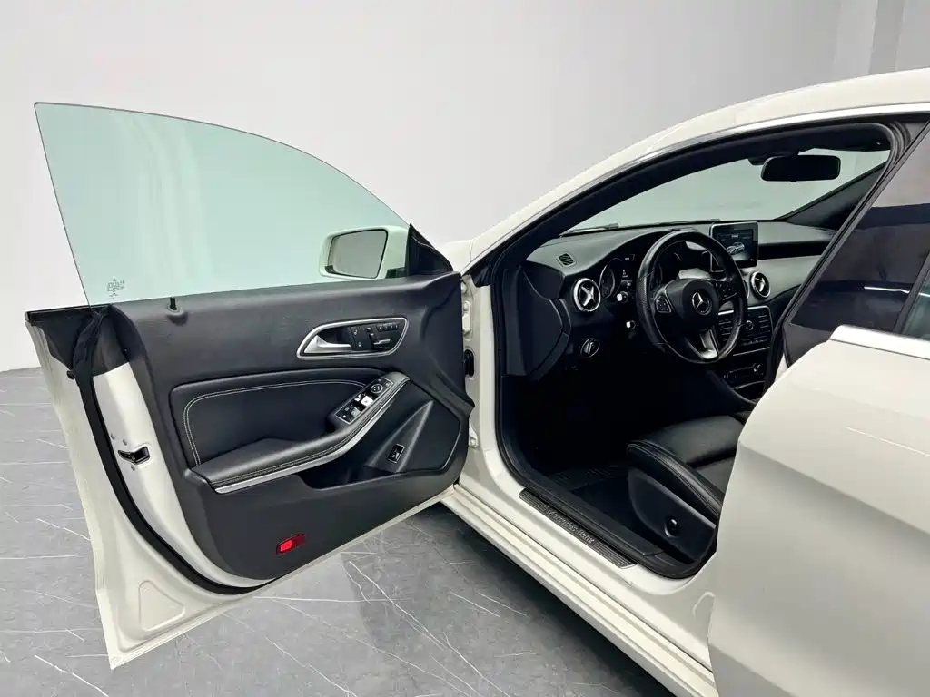 Mercedes-Benz CLA (Import) — миниатюра 12
