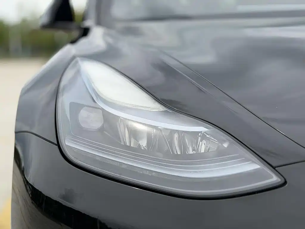 Tesla Model 3 — миниатюра 21