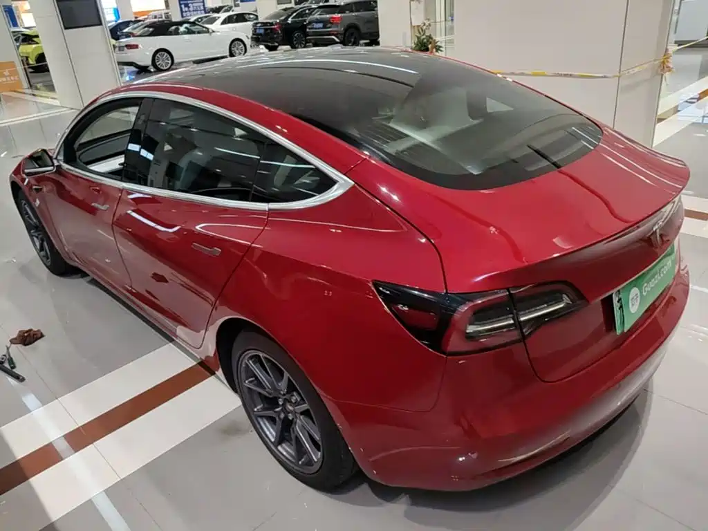 Tesla Model 3 — миниатюра 5
