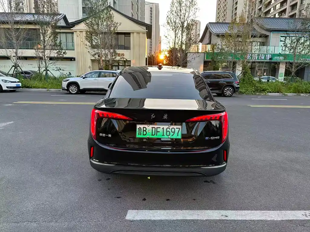 Hongqi Hongqi E-QM5 — миниатюра 7
