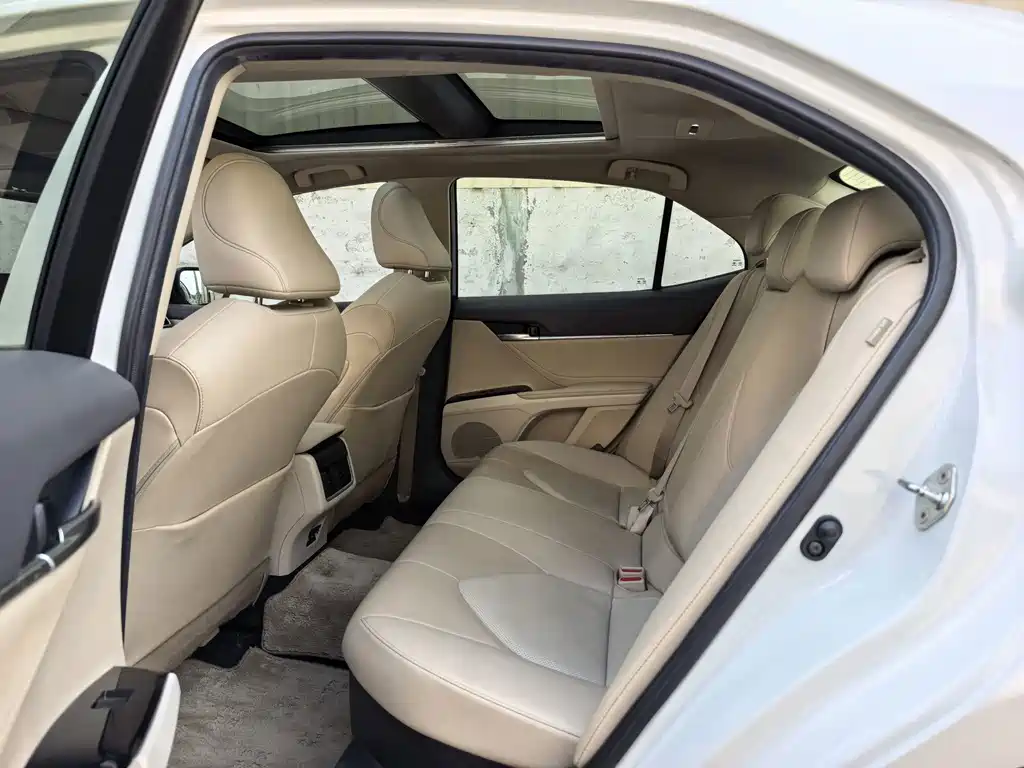 Toyota Camry — миниатюра 8