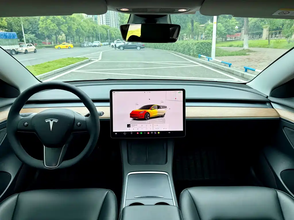 Tesla Model 3 — миниатюра 10