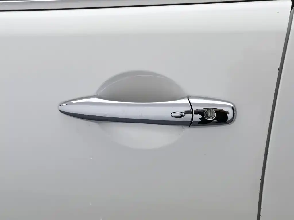 Nissan Patrol — миниатюра 18