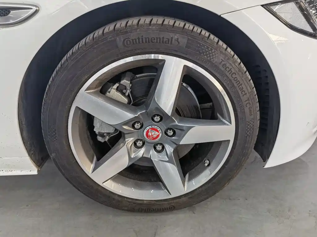 Jaguar XE — миниатюра 7