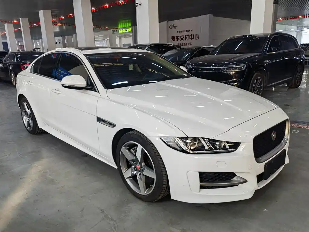 Jaguar XE — миниатюра 5