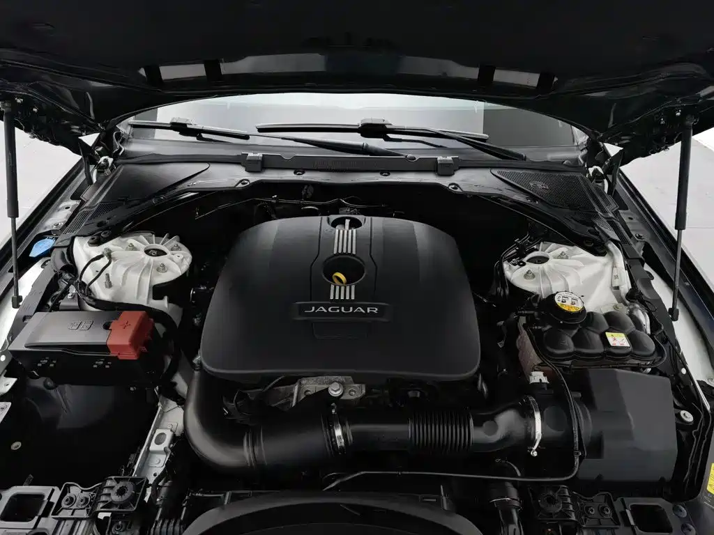Jaguar XFL — миниатюра 6