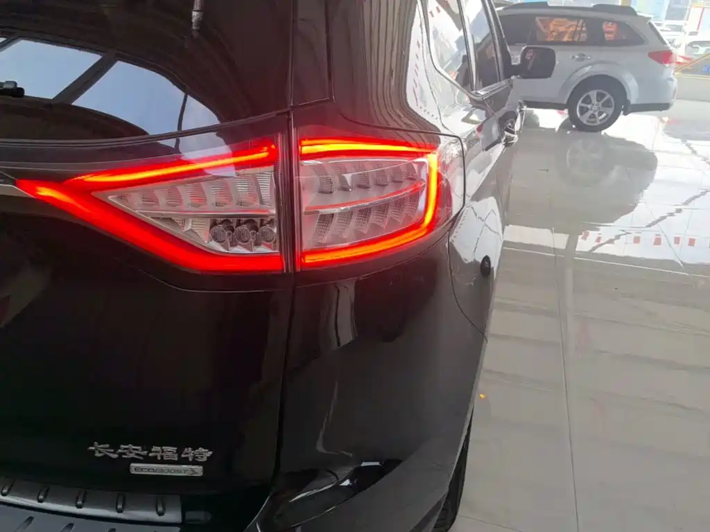 Ford Edge — миниатюра 8