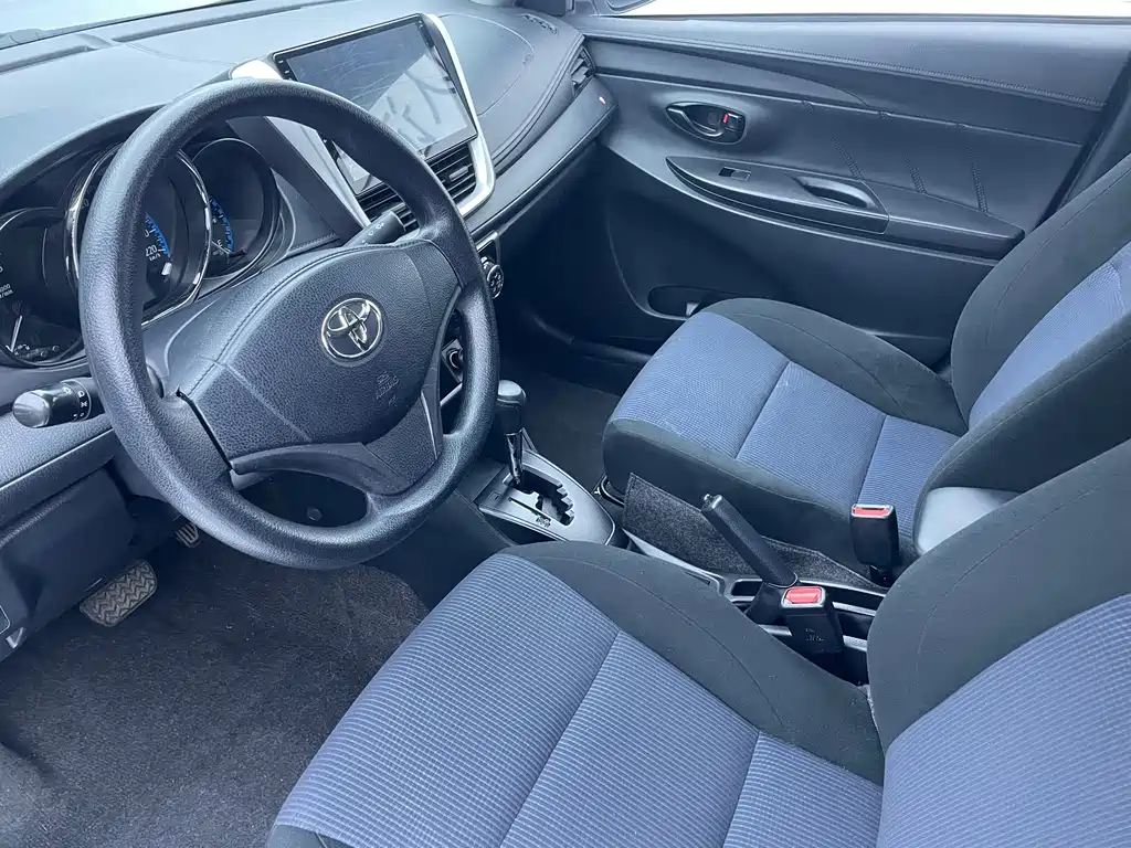 Toyota Yaris L — миниатюра 8