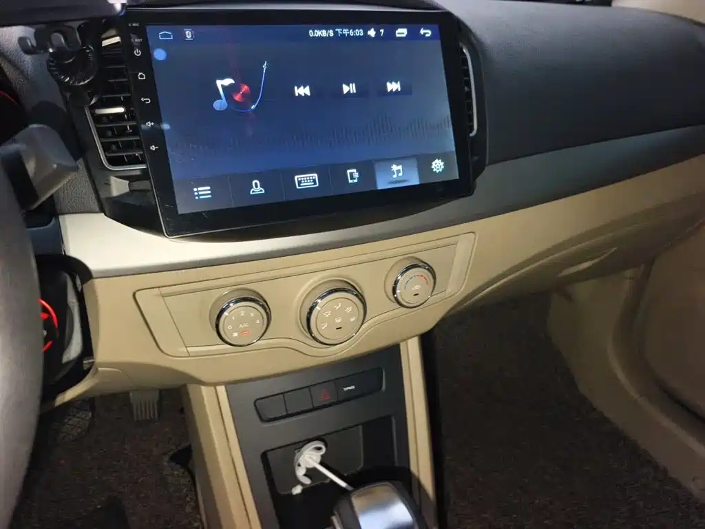 Roewe 350 — миниатюра 6