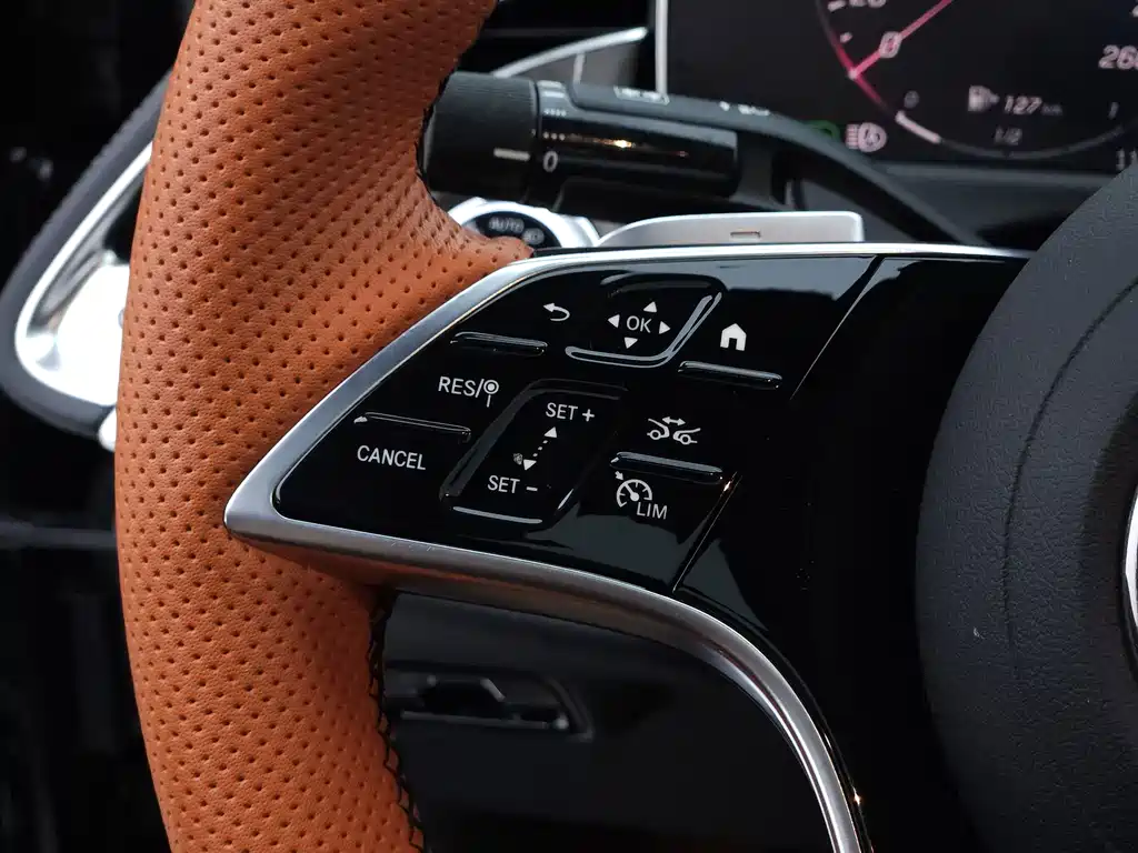 Mercedes-Benz E-Class — миниатюра 12