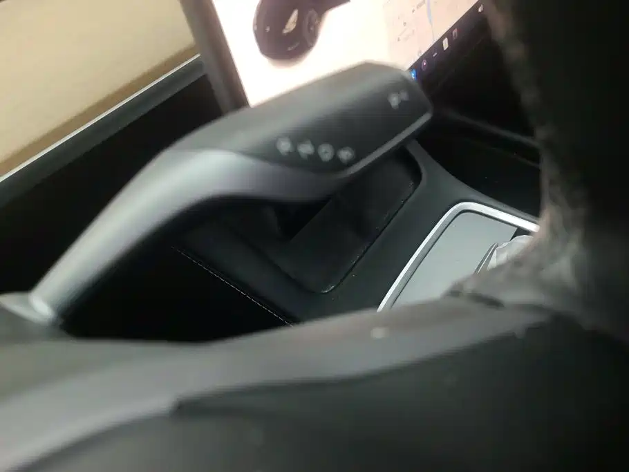 Tesla Model Y — миниатюра 16