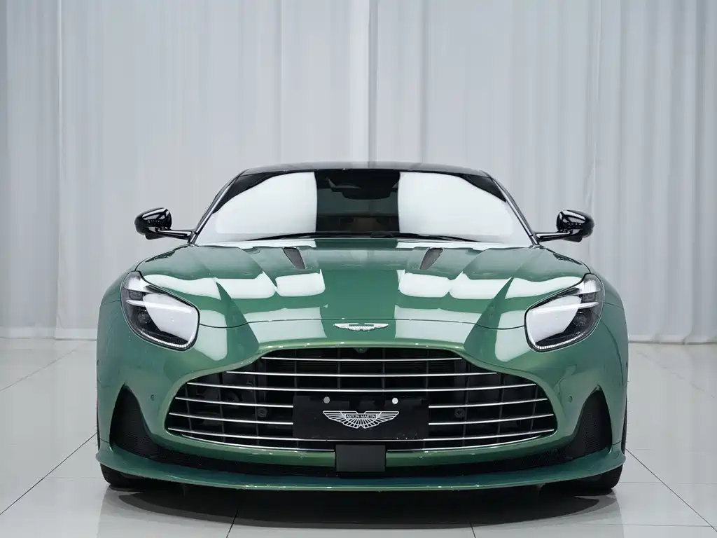 Aston Martin DB12 — миниатюра 2