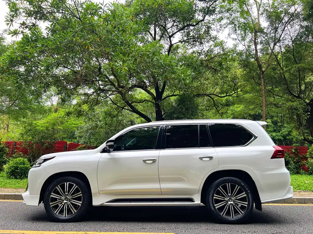 Lexus LX — миниатюра 21