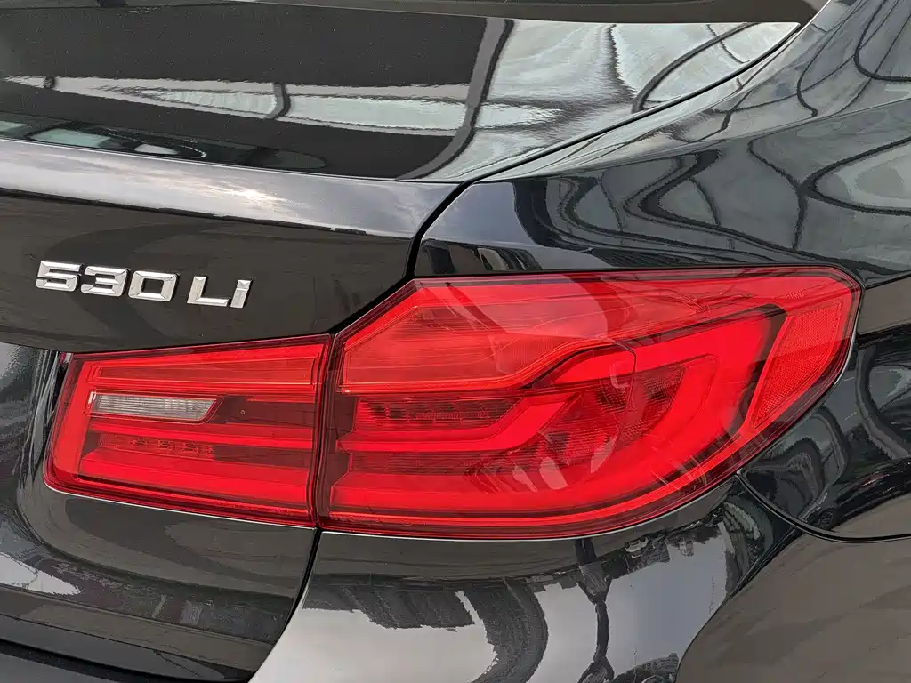 BMW 5 Series — миниатюра 14