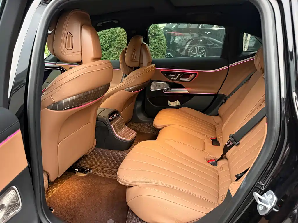 Mercedes-Benz E-Class — миниатюра 16