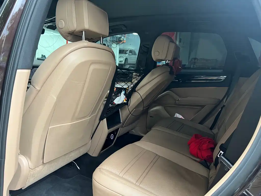 Porsche Cayenne — миниатюра 7