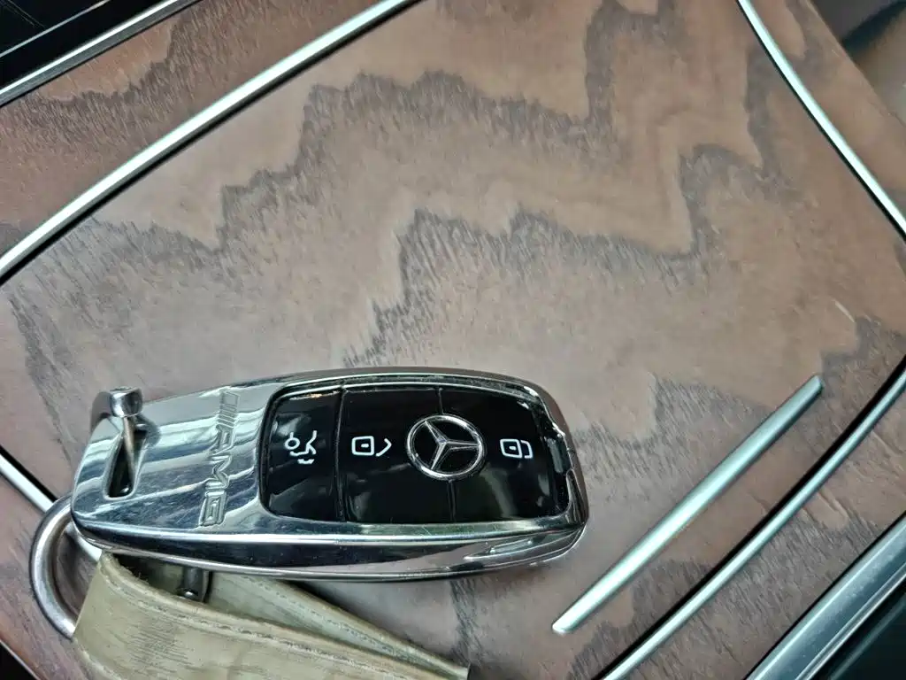 Mercedes-Benz E-Class — миниатюра 9