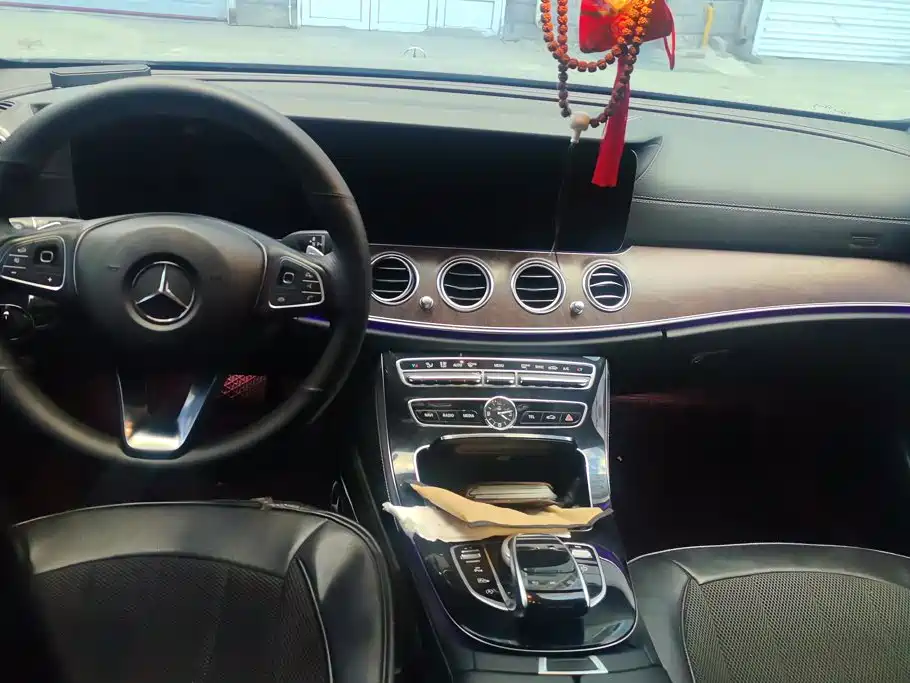 Mercedes-Benz E-Class — миниатюра 12