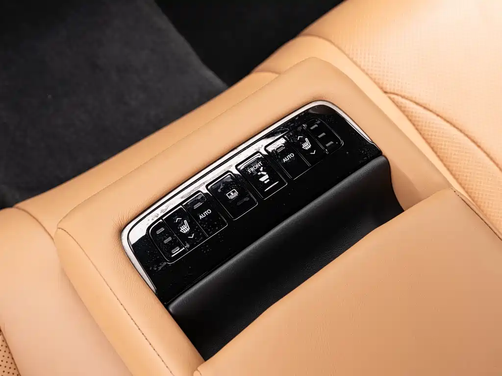 Lexus LS — миниатюра 18
