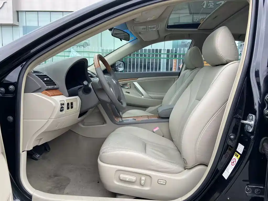 Toyota Camry — миниатюра 9