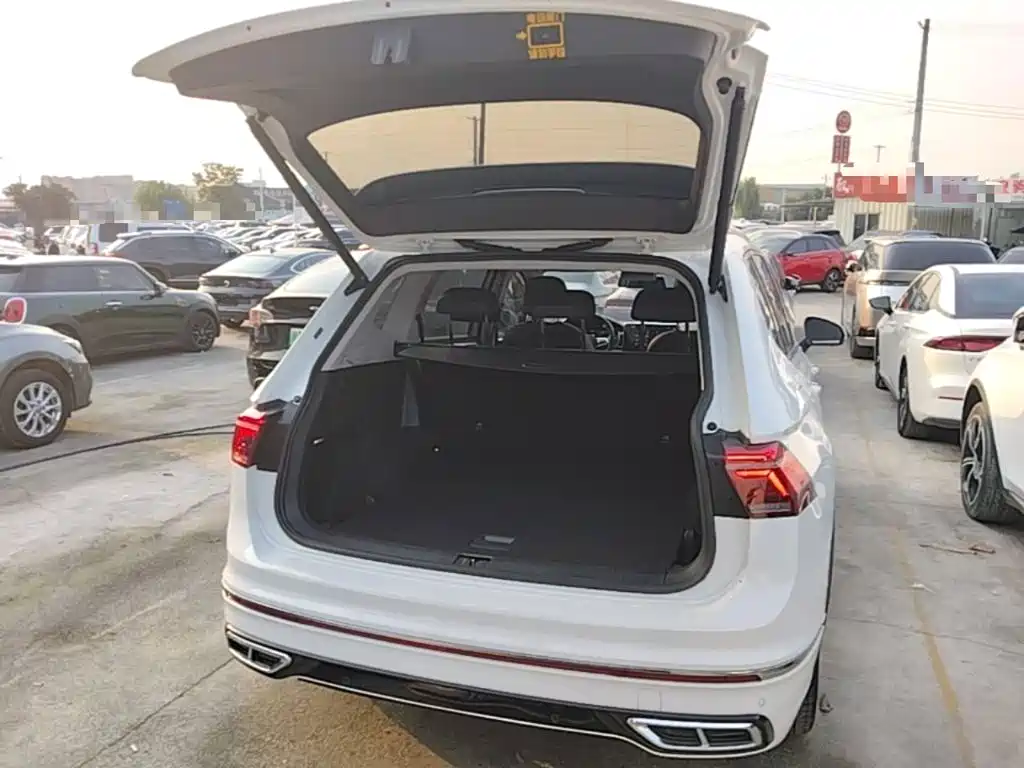 Volkswagen Tiguan L — миниатюра 19
