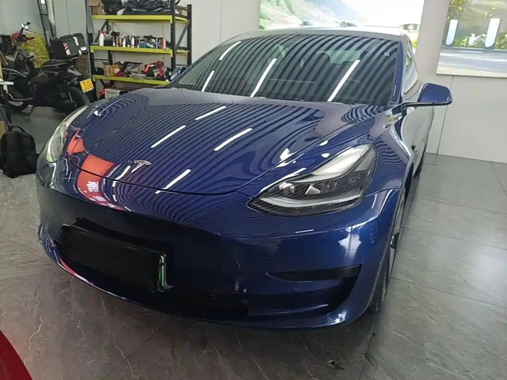 Tesla Model 3 — миниатюра 3