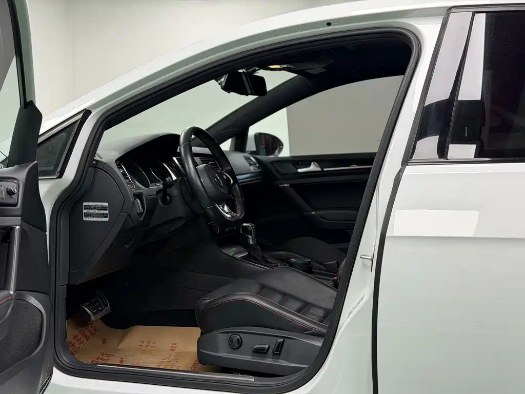Volkswagen Golf GTI — миниатюра 4
