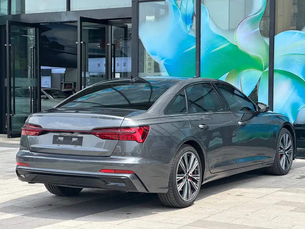 Audi A6L 2023 40 TFSI Luxury