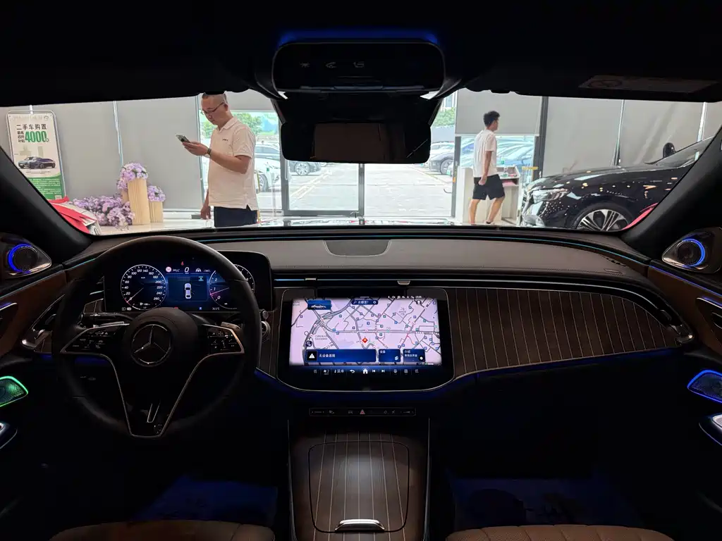 Mercedes-Benz E-Class — миниатюра 16
