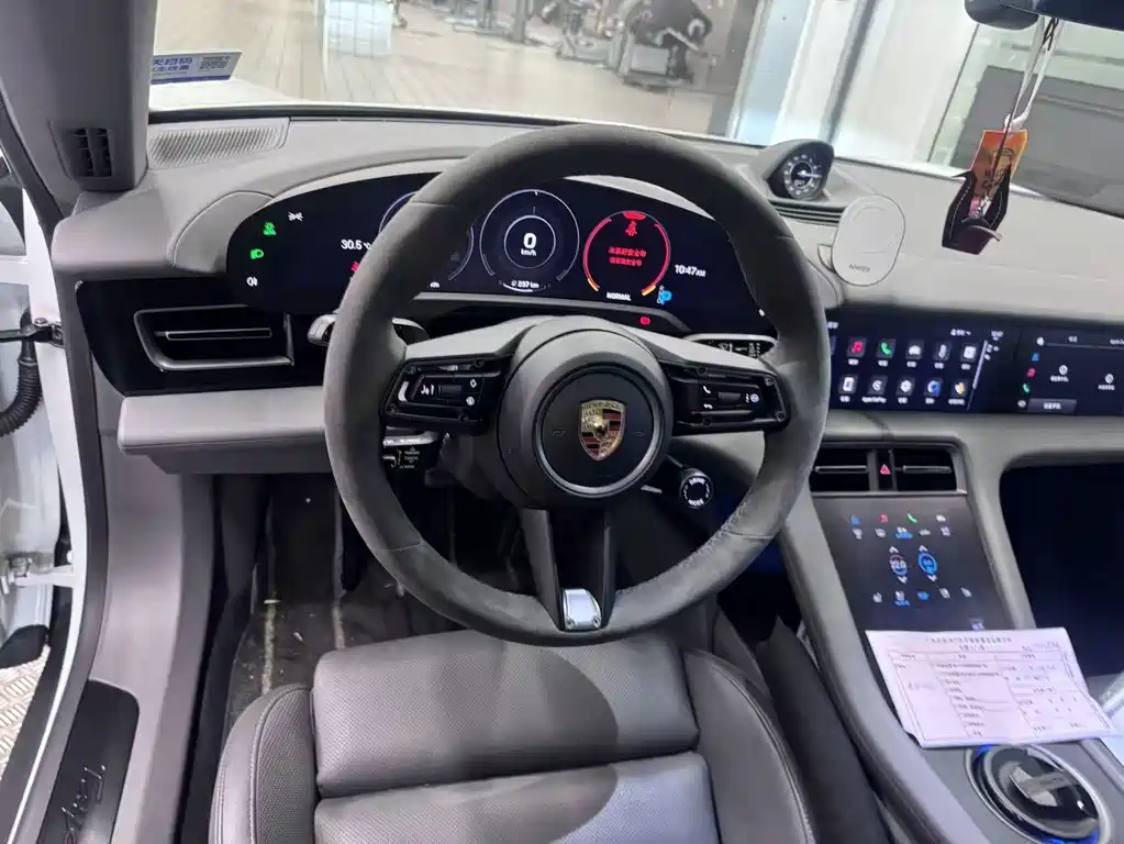 Porsche Taycan — миниатюра 5