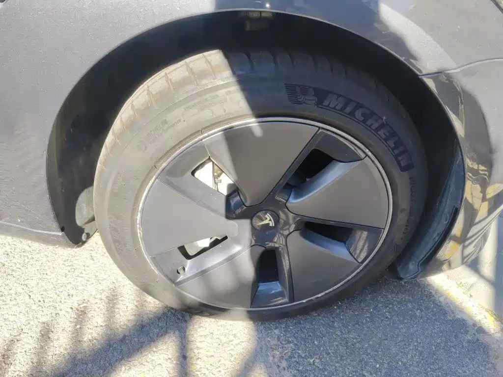 Tesla Model 3 — миниатюра 8
