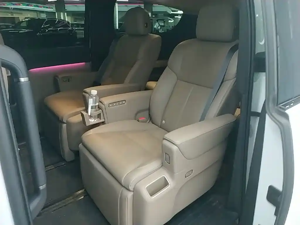 Li Auto Li MEGA — миниатюра 17