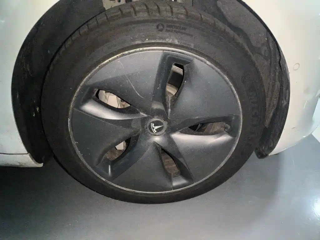 Tesla Model 3 — миниатюра 8