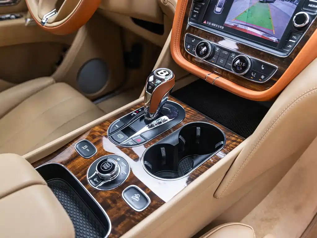 Bentley Bentayga — миниатюра 18