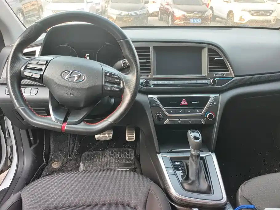 Hyundai Elantra — миниатюра 12